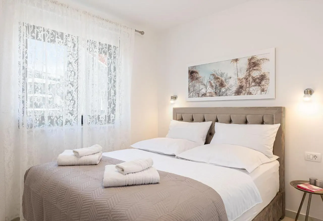 Apartment Summer Breeze Okrug Gornji Trogir