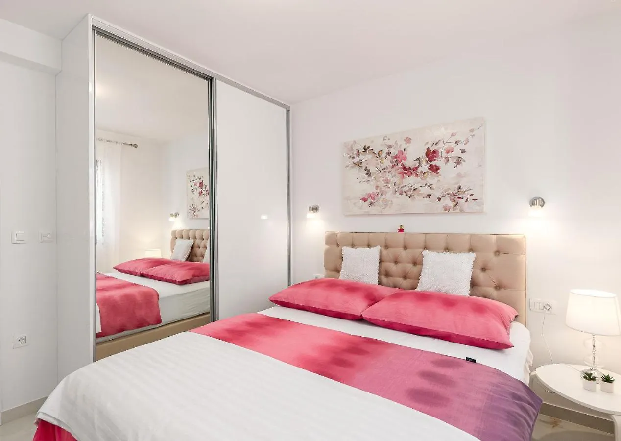 Apartment Summer Breeze Okrug Gornji Trogir 0*,  Croatia