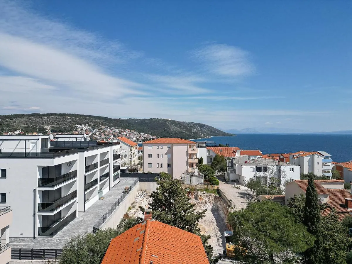 Apartment Summer Breeze Okrug Gornji Trogir